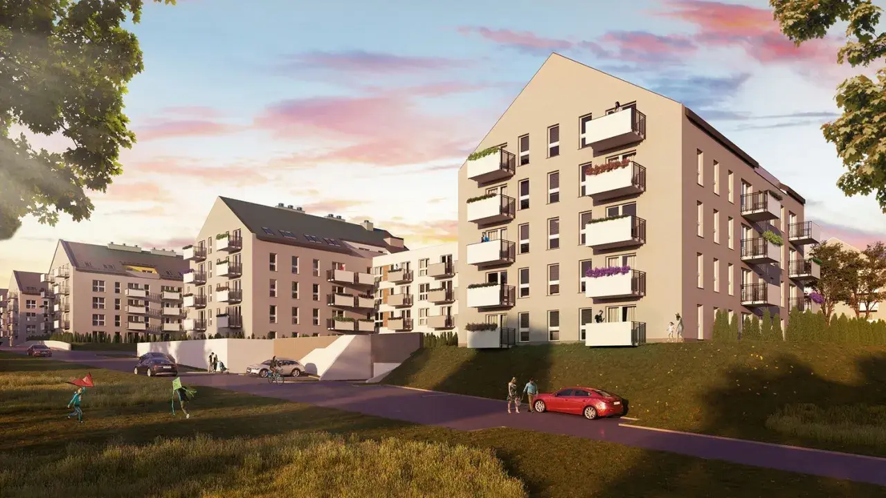 Nowoczesne apartamenty Królewskie Tarasy Wieliczka z balkonami i zielenią. Dzieci puszczają latawiec na trawiastym zboczu.